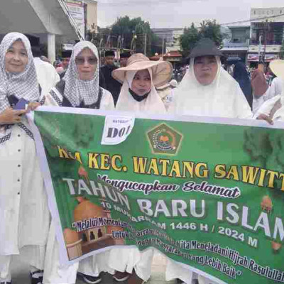 KUA Kecamatan Watang Sawitto Ikuti Pawai Ta'aruf Muharram 1446 H di Kabupaten Pinrang