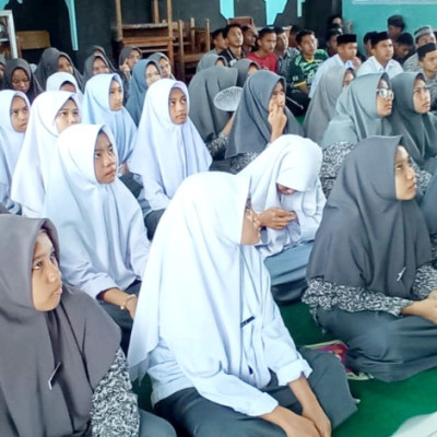 Jelang Hari Anak Nasional 2024, Santri MA Al-Junaidiyah Biru Zoom Bareng Santri Se Indonesia