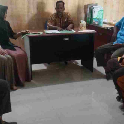 Kepala KUA Kecamatan Watang Sawitto, Amin Hanafi Pimpin Rapat Staf