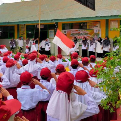 Upacara Bendera MIN 8 Bone: Penekanan PBM dan Pembiasaan Sholat Dhuha