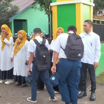 Tradisi Sulapa MTs Bontosunggu; Menyambut Siswa di Gerbang Madrasah