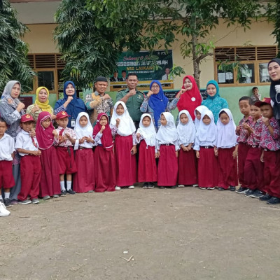 Petugas Puskesmas Kajang Gelar Imunisasi Polio di MIS Laikang