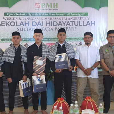 Kasubbag TU dan Kasi PD Pontren Hadiri Wisuda dan Penugasan Mahasantri SDH Sultanbatara Parepare