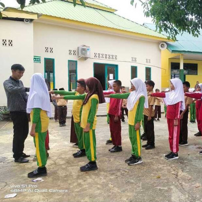 Jelang Peringatan Hari Kemerdekaan, MIN 7 Bone Gencarkan Latihan Gerak Jalan