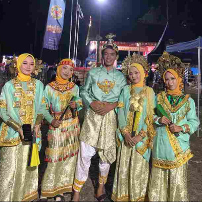 MA Biharul Ulum Ma'arif Memukau Dengan Penampilan Tarian Multi Etnis Di Lomba Kesenian HUT RI Ke-79