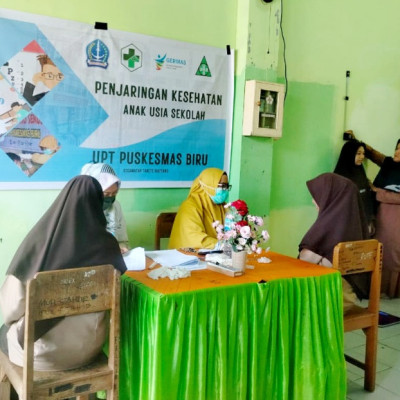 Unggul dan Sehat, PKM Biru Periksa Kesehatan Santri MA Al-Junaidiyah Biru