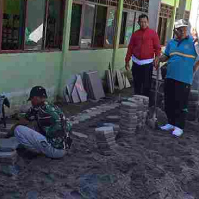 Halaman Mushollah Al-Kautsar MTsN Pinrang Dipasangi Paving Block