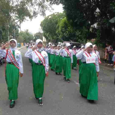 Semarakkan HUT Kemerdakaan RI Ke-79, MI DDI Awang-Awang Ikuti Gerak Jalan Tingkat Kabupaten Pinrang