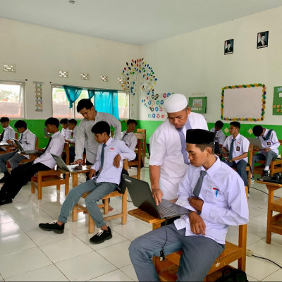 Kepala Madrasah, Ali Agus Pantau Langsung Simulasi ANBK 2024 di MAS Darul Istiqamah Bulukumba