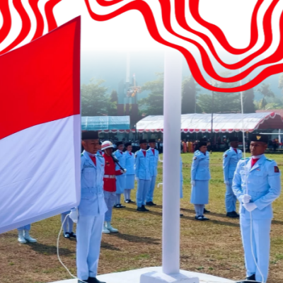 Muhammad Arif Rahman Siswa MAN Tana Toraja Kibarkan Bendera Merah Putih dalam Upacara HUT RI di Tana Toraja