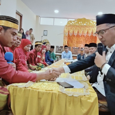 Kado Terindah Jelang HUT ke-79 RI, Pj. Wali Kota Parepare Jadi Saksi 5 Pasang Pengantin di MPP