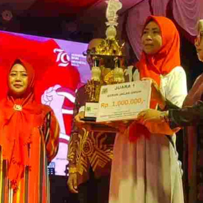 BKMT Cinta Al-Qur'an Desa Tapporang Sabet Juara Satu Lomba Gerak Jalan Umum di HUT RI Ke-79 Pinrang