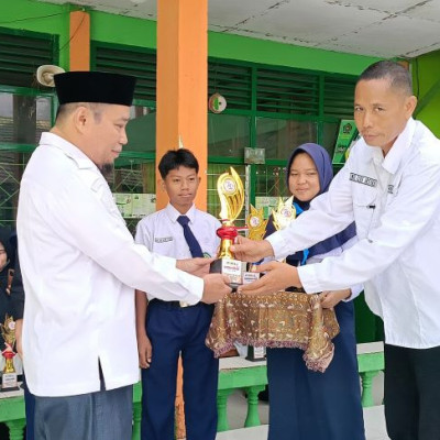 MTsN 2 Bone Borong 30 Piala dalam Peringatan HUT ke-79 RI: Prestasi Gemilang di Berbagai Bidang