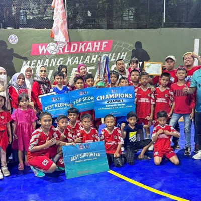 Tim Futsal MI Arifah Gowa Borong Juara di Event SMANDEL Cup Vol XVII 2024