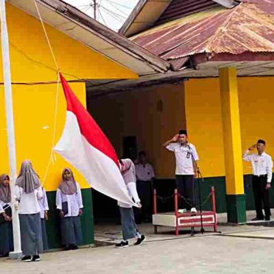 MAN Pinrang Gelar Upacara Hari Senin: Suharto Sosialisasikan KMA 450 Tahun 2023