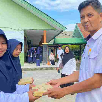 Meriahkan HUT RI ke-79, MTsN Pinrang Gelar Penyerahan Hadiah Lomba