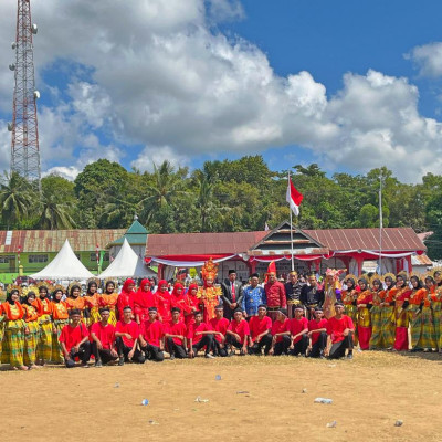 Guru dan Peserdik MAN 4 Bone Berkolaborasi di HUT RI Ke 79