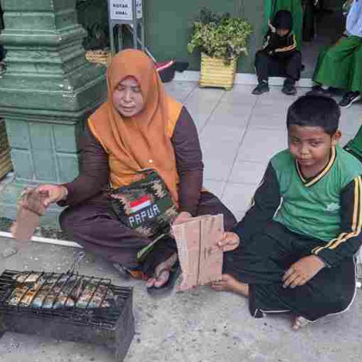 Saat Santai, Begini Kebiasaan Guru MI DDI Awang Awang