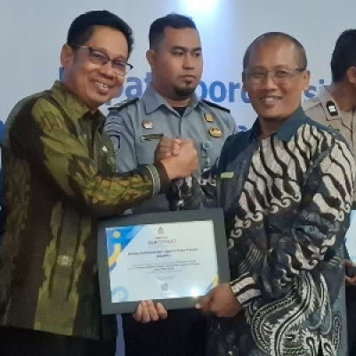 Kemenag Palopo Terima 2 Awards Dari KPPN Palopo.