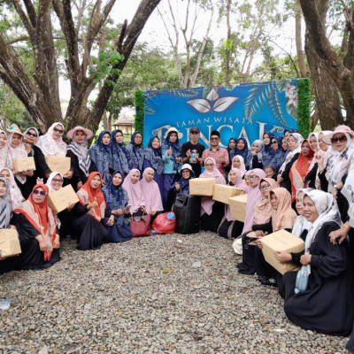 Majelis Taklim Tanete Riattang Barat Tadabbur Alam di Puncak Bila