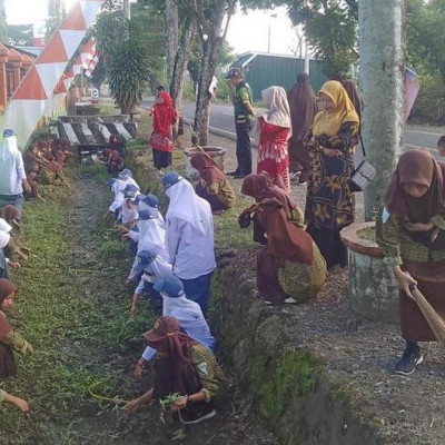 Bersih Itu Indah dan Sehat, MAN 4 Bone Gelar Kerja Bakti