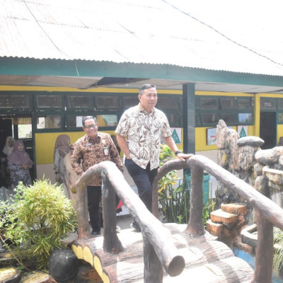 Kepala Kemenag Bone Apresiasi Kepala MIN 2 Bone dalam Memajukan Madrasah