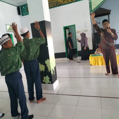 Dihadapan Santri, Kasi PD Pontren Kemenag Maros Sampaikan Prinsip Pesantren Hj. Haniah Ramah Anak