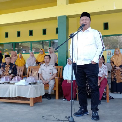 Kakan Kemenag Bone Lepas Tiga Siswa MIN 7 Bone ke KSM Nasional