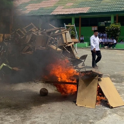 MTsN 2 Bone Lakukan Pemusnahan Barang Milik Negara