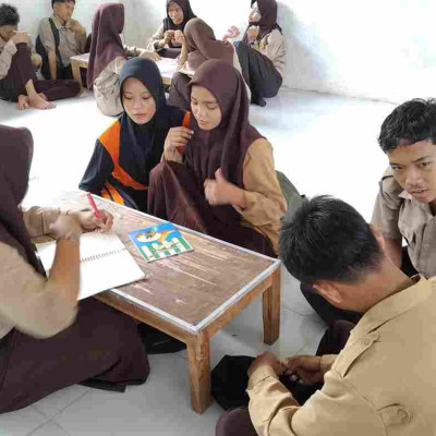 Peserta Didik MA Biharul Ulum Ma'arif Eksplorasi Sarung Tenun Mandar dalam Diskusi P5P2RA