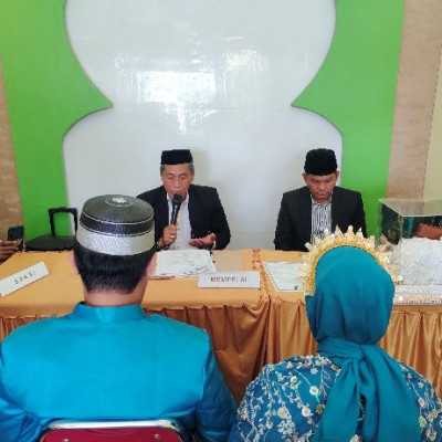 Kepala KUA Sinjai Utara Pandu Prosesi Akad Nikah di Balai Nikah, Berikan Pesan Penting kepada Pasangan Ini