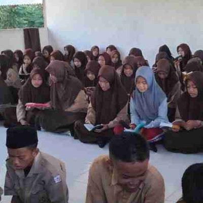 Membangun Generasi Qur'ani, Literasi Al-Qur'an Rutin Jumat di MA Biharul Ulum Ma'arif