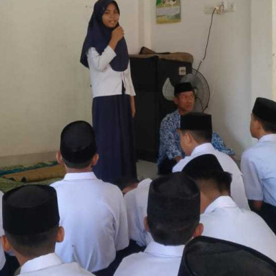 Shalat Dhuha Berjamaah Dibarengi Kultum oleh Pesdik MTsN Pinrang