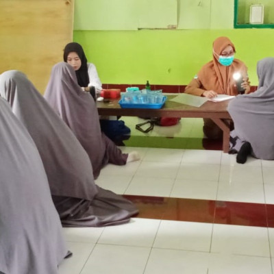 Kunjungan Tim Puskesmas Bontonyeleng Jaring Kesehatan Siswa MAS Darul Istiqamah Bulukumba