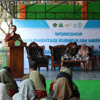 Kakan Kemenag Sidrap Buka Workshop Implementasi Kurikulum Merdeka MTsN 2 Sidrap