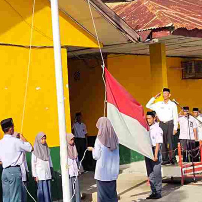 Kepala MAN Pinrang Jelaskan P5RA Di Upacara Bendera