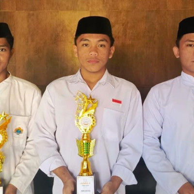 Ikuti Arabic Camp, Santri PPTQ An Nail Gowa Bawa Pulang 3 Juara