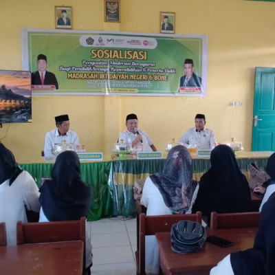 Kakan Kemenag Berikan Penguatan Moderasi Beragama di MIN 6 Bone