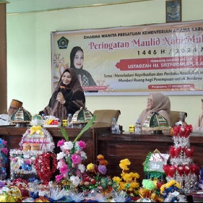 Peringati Maulid, DWP Kemenag Sidrap Datangkan Ustadzah Hj. Siti Romlah