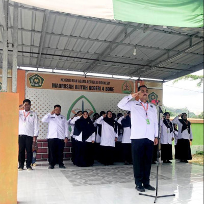 Upacara Bendera Hari Senin di MAN 4 Bone