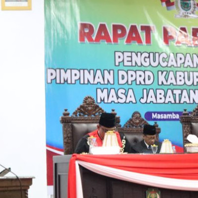 Kakankemenag Lutra H. M. Rusydi Hasyim Pimpin Doa pada Pelantikan Ketua DPRD Luwu Utara