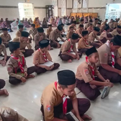 Telah Menjadi Rutinitas di Hari Jumat, MTs Al Hidayah Bakke Yasinan