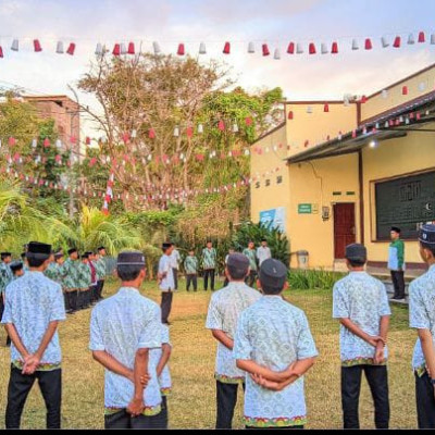 Bangkitkan Semangat dan Disiplin Siswa Putra MTs Darul Istiqamah Bulukumba melalui Pembiasaan Apel Pagi Setiap Jumat