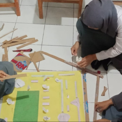 Perindah Ruang Belajar, Siswa Kelas XII MAS Darul Istiqamah Bulukumba Ciptakan Ide Hiasan Kreatif