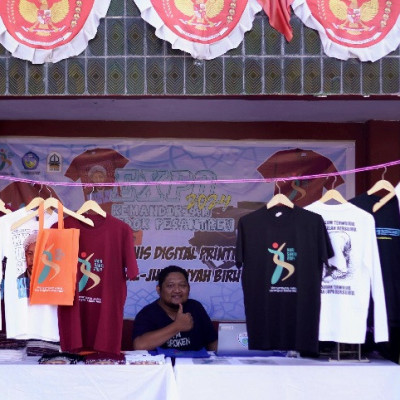 Ikut Expo Pesantren, Ponpes Al-Junaidiyah Biru Display Produk Digital Printing