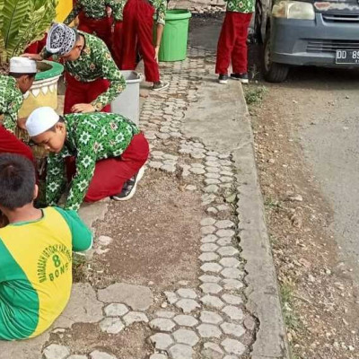 Peserdik MIN 8 Bone Melakukan Pembersihan  Sambut Musim Hujan