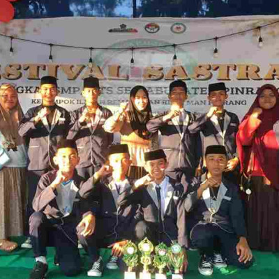 MTs/PP Tassbeh Baitul Qur’an Mendulang Piala Di Festival Sastra II Tahun 2024