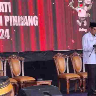 Kepala Sub Bagian TU Kemenag Pinrang Pimpin Doa pada Debat Publik Pertama Pasangan Calon Bupati Pinrang 2024