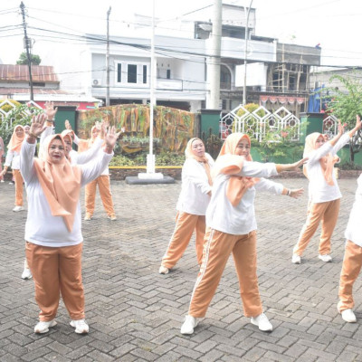 DWP Kemenag Kabupaten Bone Gelar Senam Bugar: Memupuk Kebersamaan