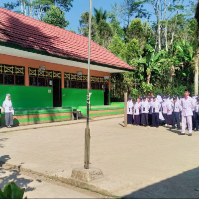 Antusiasme Siswa MA dan MTs YPPI Sapobonto dalam Upacara Peringatan Hari Sumpah Pemuda ke-96